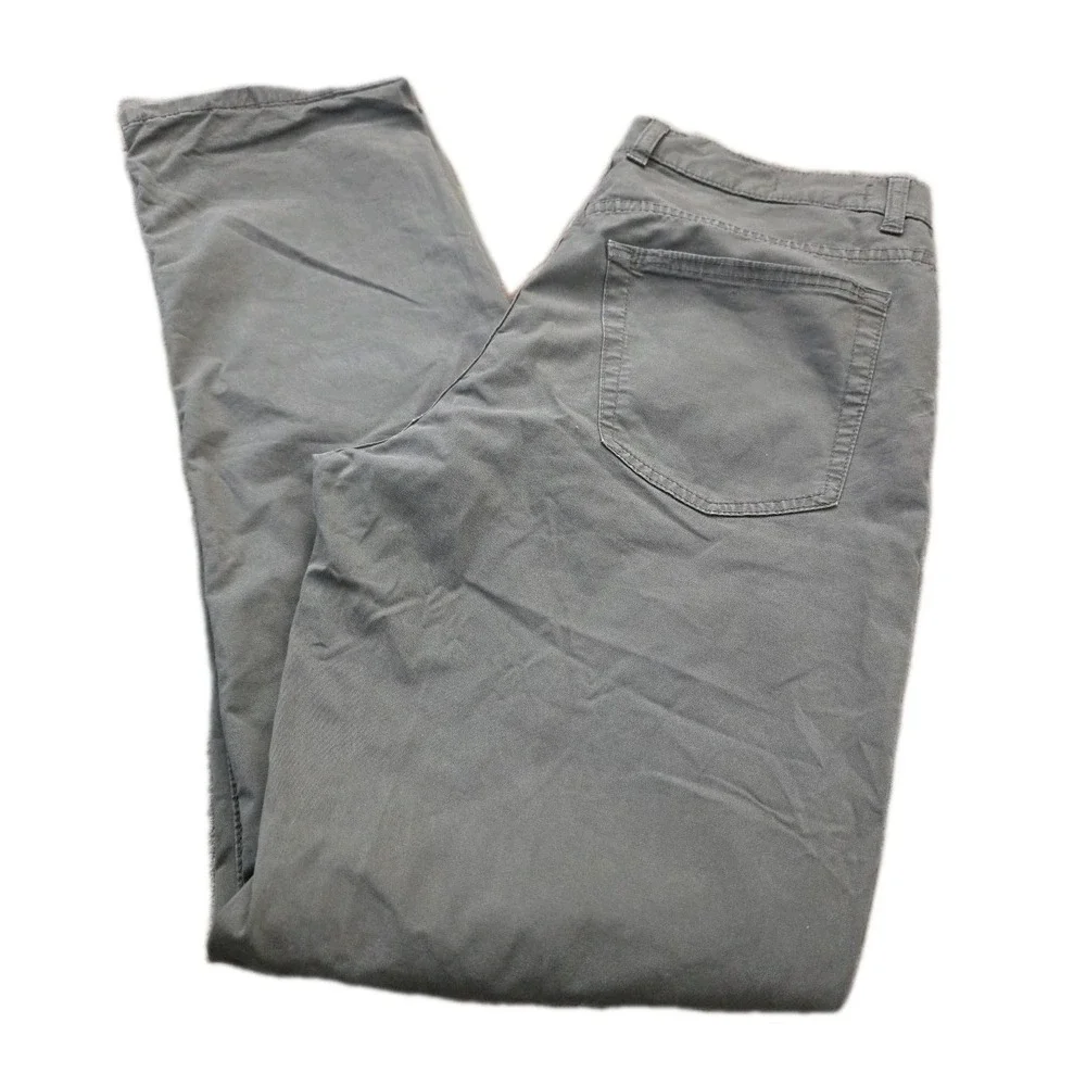 Oakley‎ Men's Khaki/Gray Custom Fit Pants Size 31. SLIM FIT